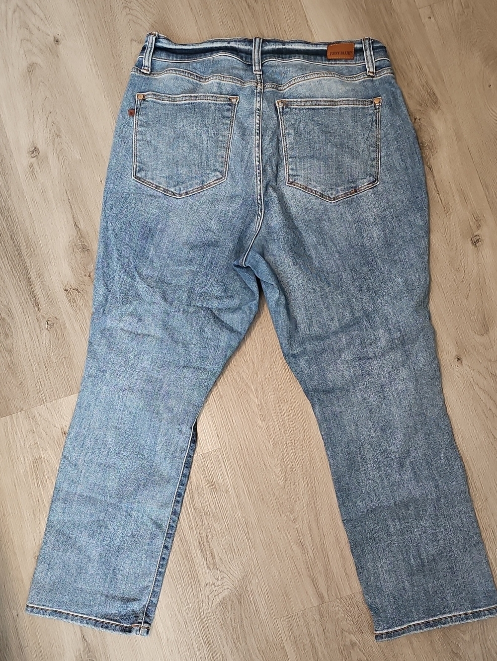 Judy Blue Straight Fit Capri - Picture 3 of 3